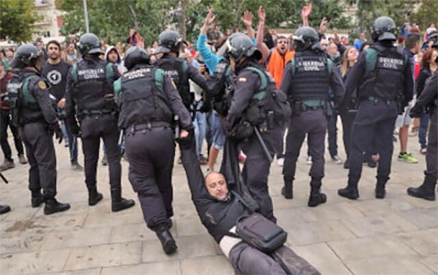 spansk polis slår till i katalonien 74663