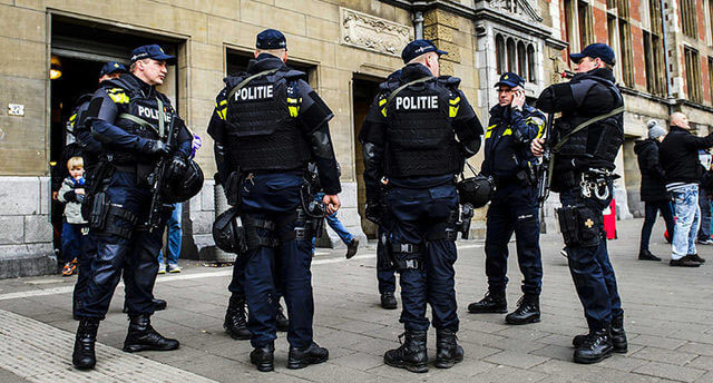 polis holland 73663