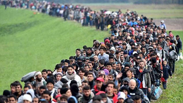 Invandrare på marsch genom Europa