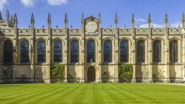 'Missgynnade' elever med sämre betyg ska ges gräddfil till Oxfords universitet