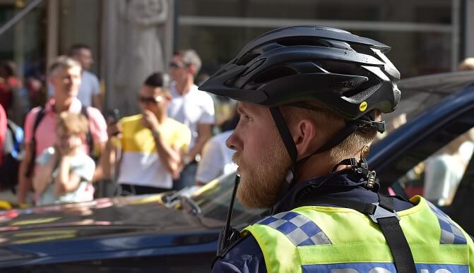 polis cykel hjälm