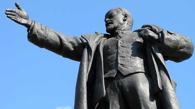 Lenin-staty-bild-Adam-Jones-Flickr