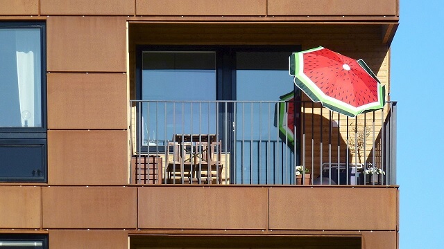 balkong fasad hus lägenhet