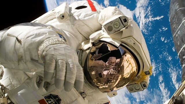 nasa-astronaut-rymden