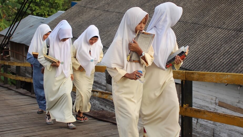 hijab slöja barn flickor indonesien