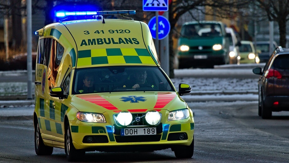 ambulans utryckning blåljus
