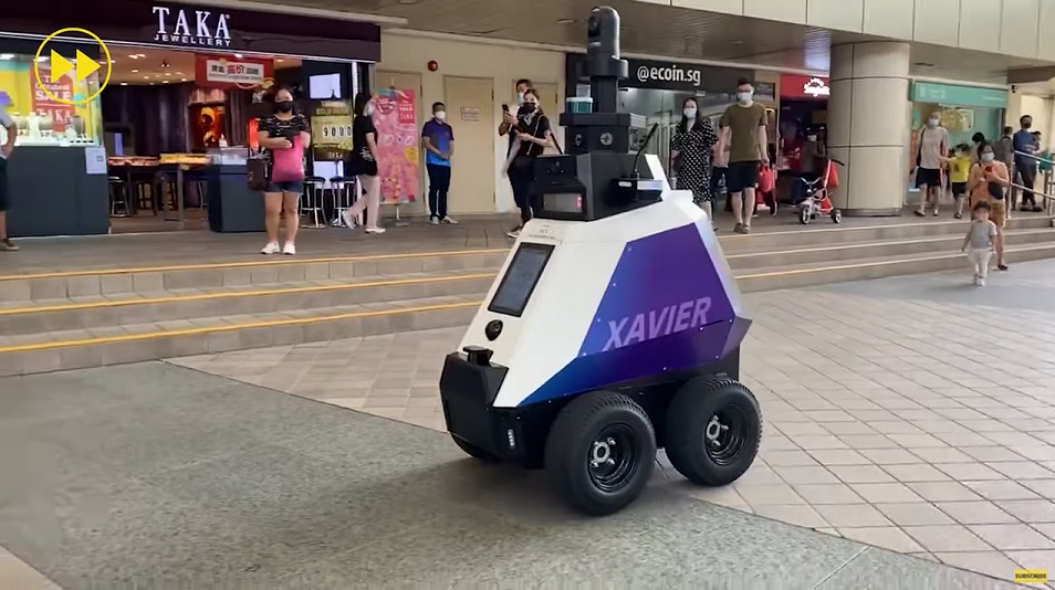 VIDEO: Övervakningsrobot ser till att medborgare följer pandemiregler