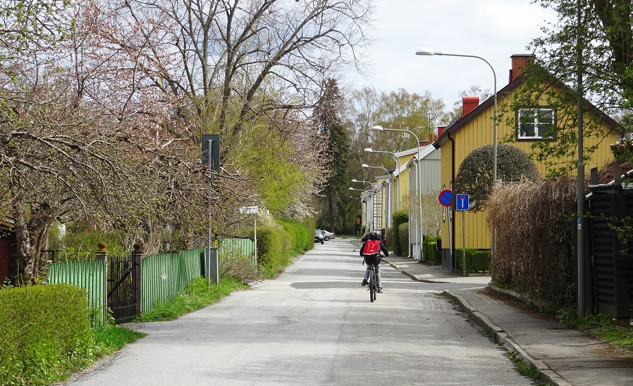 enskede gata väg cykel hus bostad hem fastighet