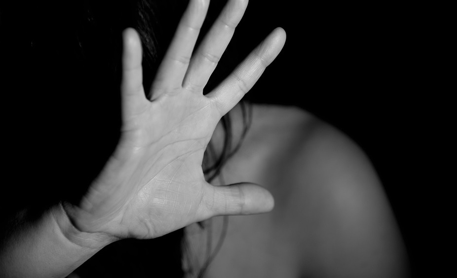 kvinna flicka våldtäkt överfall misshandel
