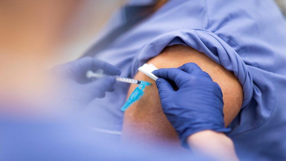 Världens största covid-studie bekräftar koppling mellan vaccin och svåra biverkningar