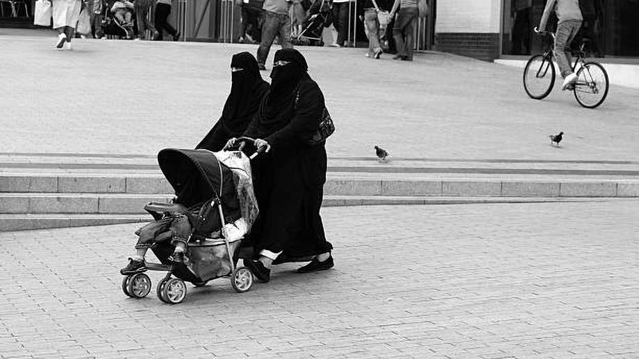 niqab-kvinnor-med-barnvagn