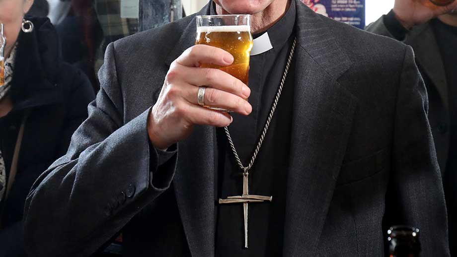 Alkohol ska locka tillbaka svenskarna till kyrkan