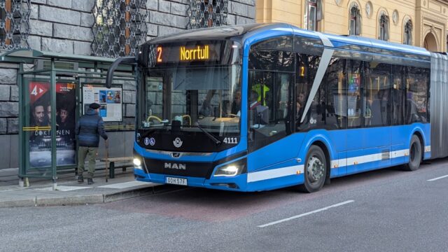 Artikelbild för artikeln: Bråk om höjda krav för elbussar: "Helt orimligt"